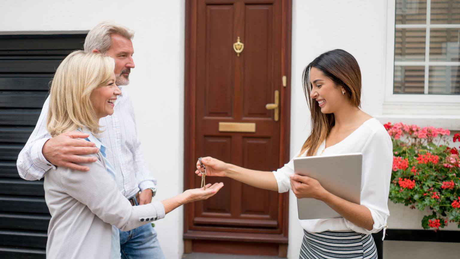 real-estate-agent-header-solutions